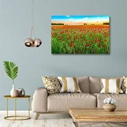 «Летнее буйство» в интерьере современной гостиной с голубыми стенами