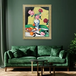 «Roses, early 1920s» в интерьере зеленой гостиной над диваном