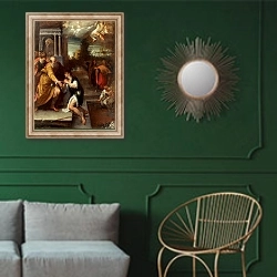 «Возвращение блудного сына 3» в интерьере классической гостиной с зеленой стеной над диваном