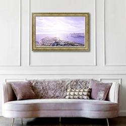 «Скалистая бухта» в интерьере гостиной в классическом стиле над диваном