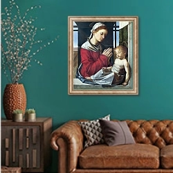 «Дева Мария и младенец 4» в интерьере гостиной с зеленой стеной над диваном