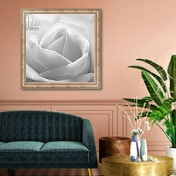 «The White Maze, 2007» в интерьере классической гостиной над диваном