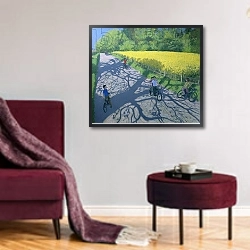 «Cyclists and Yellow Field, Kedleston, Derby» в интерьере гостиной в бордовых тонах
