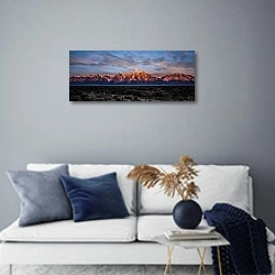 «Горная панорама на закате 1» в интерьере современной гостиной в синих тонах