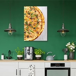 «Половинка пиццы с оливками» в интерьере кухни с зелеными стенами