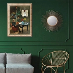 «Arne Garborg visiting the Artist's Studio in Paris» в интерьере классической гостиной с зеленой стеной над диваном