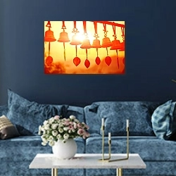 «Непал. Традиционные колокольчики» в интерьере современной гостиной в синем цвете