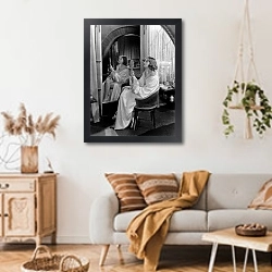 «Гарбо Грета 92» в интерьере гостиной в стиле ретро над диваном