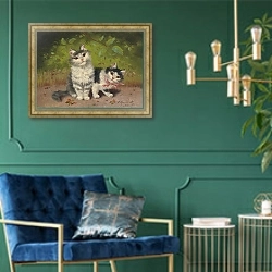 «Два котенка» в интерьере в классическом стиле с зеленой стеной