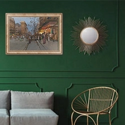 «La Porte St Denis» в интерьере классической гостиной с зеленой стеной над диваном