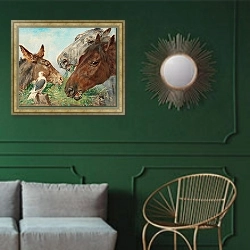 «Хорошие компаньоны» в интерьере классической гостиной с зеленой стеной над диваном