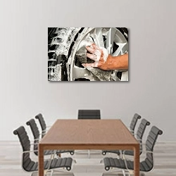 «Автомобильное колесо в пене» в интерьере конференц-зала над столом для переговоров