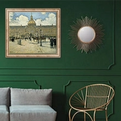 «Hotel des Invalides» в интерьере классической гостиной с зеленой стеной над диваном