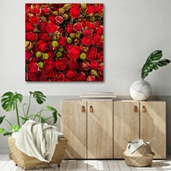 «Красные розы. Close-up.» в интерьере современной комнаты над комодом
