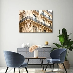 «Париж, фасад дома» в интерьере современной гостиной над комодом