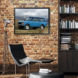 «Range Rover 3-door '1970–85» в интерьере кабинета в стиле лофт с кирпичными стенами