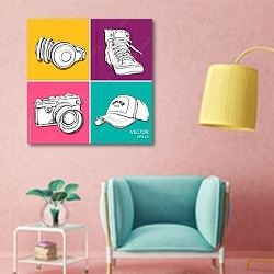 «Наушники, кепка, кроссовки и фотоаппарат» в интерьере комнаты в стиле поп-арт с розовыми стенами