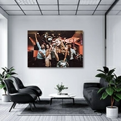 «Singing Songs. Black Dress. Have Fun. Celebration. Background. Trendy Nightclub. Cheerful. Smiling Girl. Singing Songs. Handsome Men. Beautiful Girls. Friends at Karaoke Club. Karaoke Club.» в интерьере холла офиса в светлых тонах