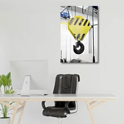 «Грузовой крюк подъемного крана» в интерьере офиса над рабочим местом