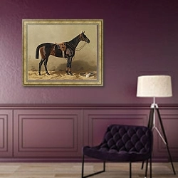 «Оседланная спортивная лошадь» в интерьере в классическом стиле в фиолетовых тонах