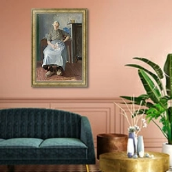 «Бретонская женщина» в интерьере классической гостиной над диваном