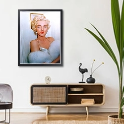 «Monroe, Marilyn 65» в интерьере комнаты в стиле ретро над тумбой