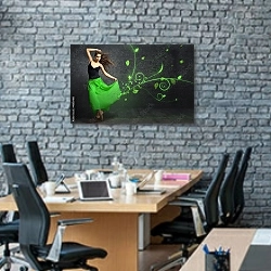 «Девушка, танцующая в зелёной юбке» в интерьере современного офиса с черной кирпичной стеной