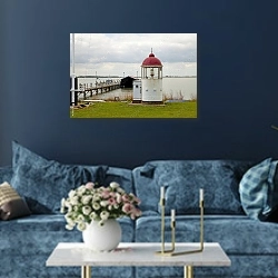 «Голландия. Деревушка Маркен. Маяк 3» в интерьере современной гостиной в синем цвете