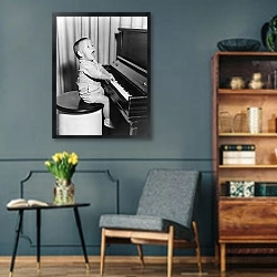 «Музыка детства» в интерьере гостиной в стиле ретро в серых тонах