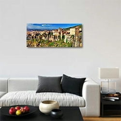 «Испания. Город на скалах Куэнка» в интерьере минималистичной гостиной над диваном