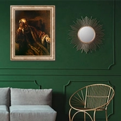 «Старик в кресле» в интерьере классической гостиной с зеленой стеной над диваном