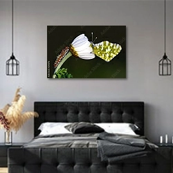 «Бабочка с гусеницей на белом цветке» в интерьере современной спальни с черной кроватью