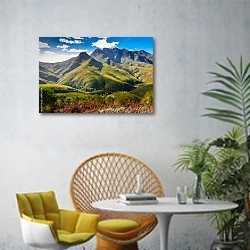 «С видом на горы Утеникия, ЮАР» в интерьере современной гостиной с желтым креслом