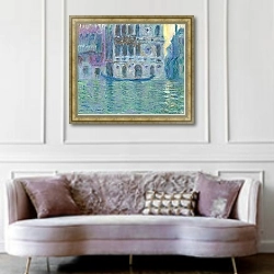 «Дворец Дарио» в интерьере гостиной в классическом стиле над диваном