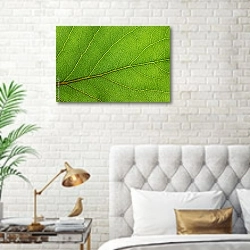 «Текстура зеленого летнего листа» в интерьере современной спальни в белом цвете с золотыми деталями
