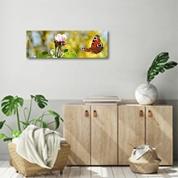 «Панорама с летящей бабочкой» в интерьере современной комнаты над комодом