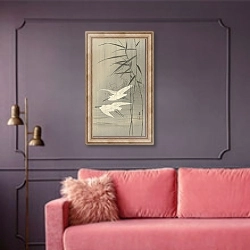 «Two egrets in flight» в интерьере гостиной с розовым диваном