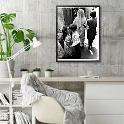 «История в черно-белых фото 669» в интерьере кабинета в скандинавском стиле с бетонной стеной