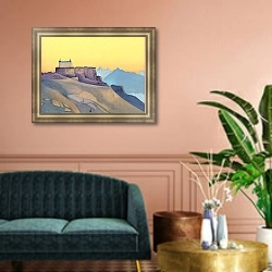 «Сиссу. Монастырь» в интерьере классической гостиной над диваном