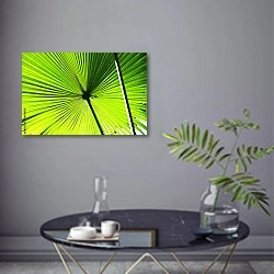 «Зонтик из большого пальмового листа» в интерьере современной гостиной в серых тонах