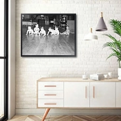 «История в черно-белых фото 1088» в интерьере комнаты в скандинавском стиле над тумбой