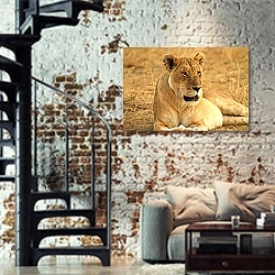 «Львица 5» в интерьере двухярусной гостиной в стиле лофт с кирпичной стеной