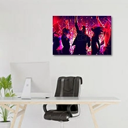 «Дискотека» в интерьере офиса над рабочим местом