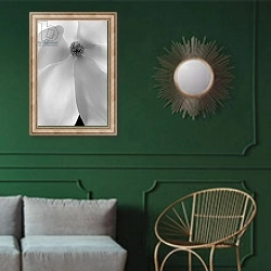 «Vortex Of Beauty, 2008» в интерьере классической гостиной с зеленой стеной над диваном