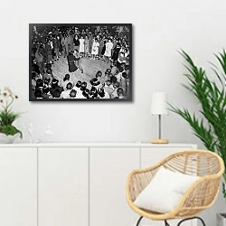 «История в черно-белых фото 1107» в интерьере гостиной в скандинавском стиле над комодом
