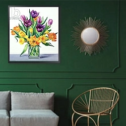 «Spring Flowers» в интерьере классической гостиной с зеленой стеной над диваном