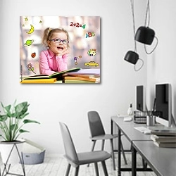 «Забавный умный ребенок в очках, читающий книги» в интерьере современного офиса в минималистичном стиле