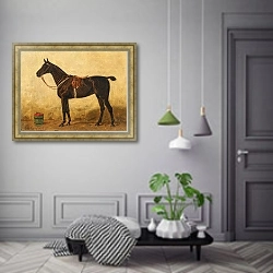 «Гнедая лошадь в конюшне» в интерьере коридора в классическом стиле