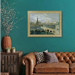 «View of the Moscow Kremlin, 1840's 1» в интерьере гостиной с зеленой стеной над диваном