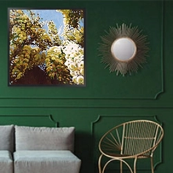 «Up into wisteria, 2011,» в интерьере классической гостиной с зеленой стеной над диваном